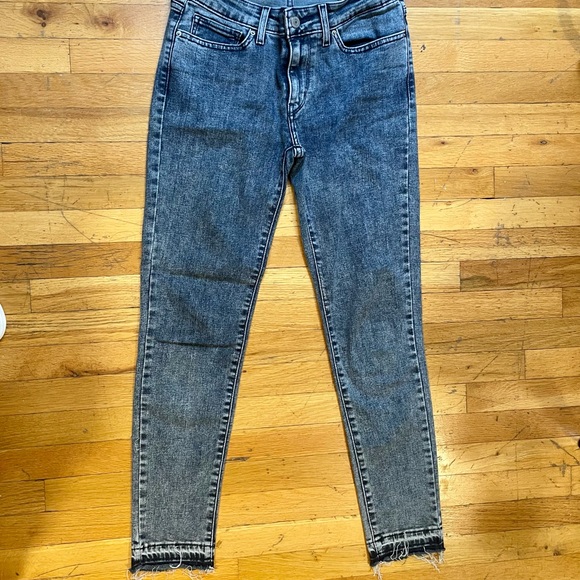 EUC Levi’s Denim Jeans - Picture 2 of 5